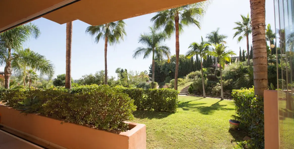 Sale of ground floor apartment in Nueva Andalucía 27