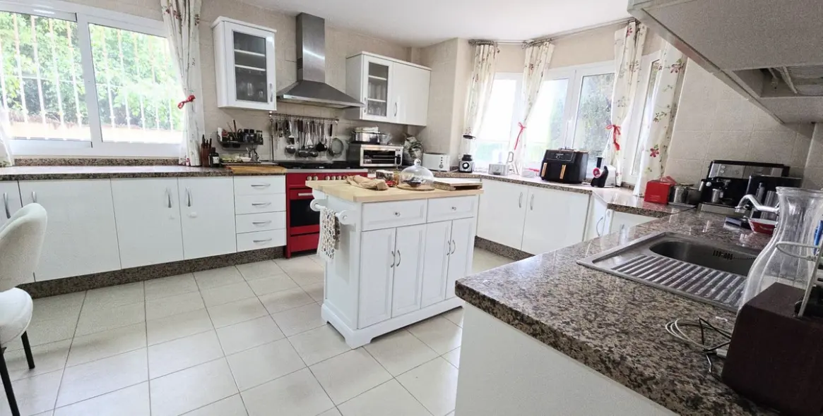 Продажа  отдельно стоящей виллы в Riviera del Sol 7