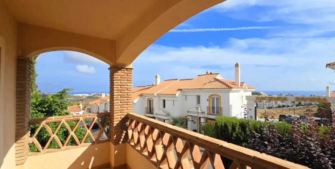 Продажа  отдельно стоящей виллы в Riviera del Sol 10