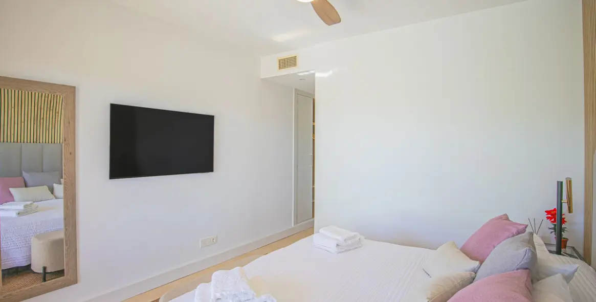 Sale of middle floor apartment in Estepona 15