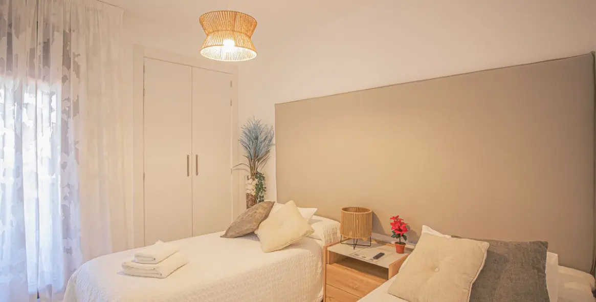 Sale of middle floor apartment in Estepona 16