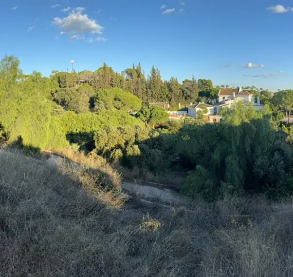 Venta de parcela residencial en Elviria