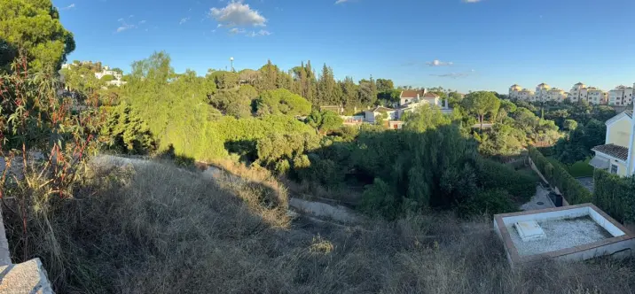 Venta de parcela residencial en Elviria 0