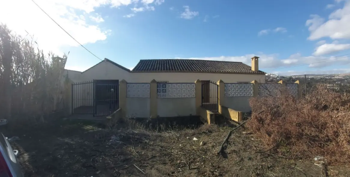 Sale of residential plot in Estepona 2