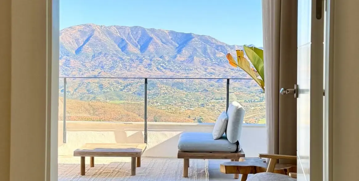 Sale of townhouse in Elviria 25