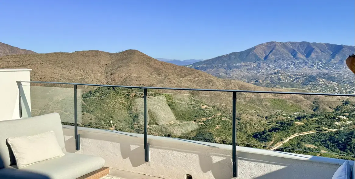 Sale of townhouse in Elviria 31