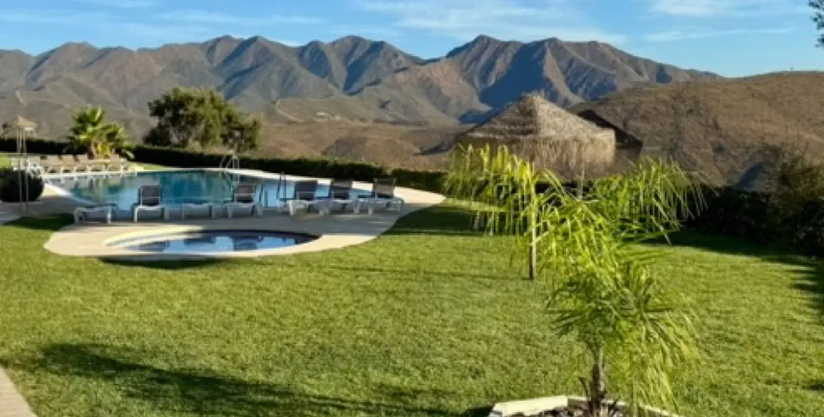 Sale of townhouse in Elviria 34