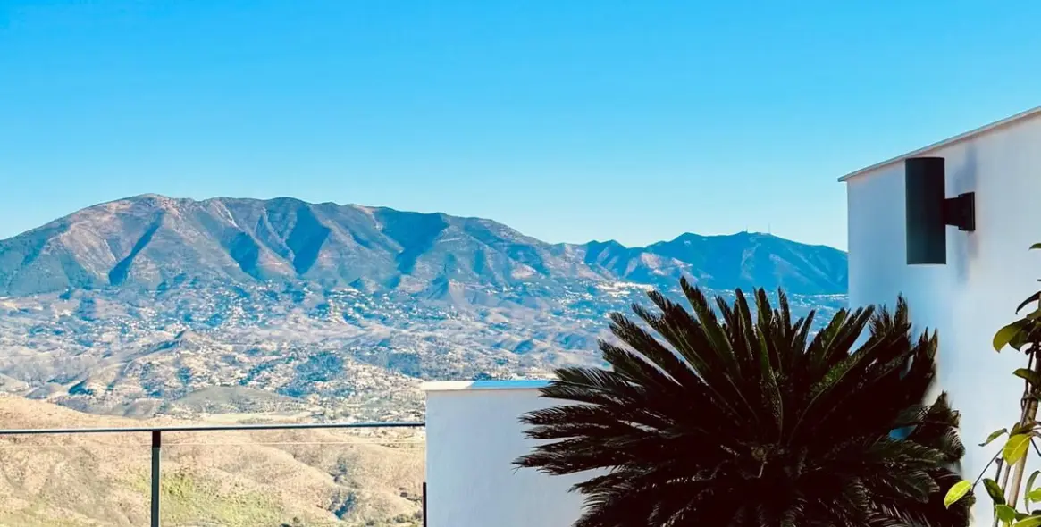 Sale of townhouse in Elviria 36