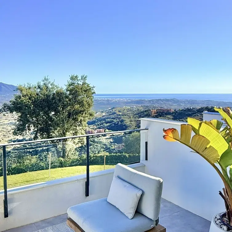 Sale of townhouse in Elviria