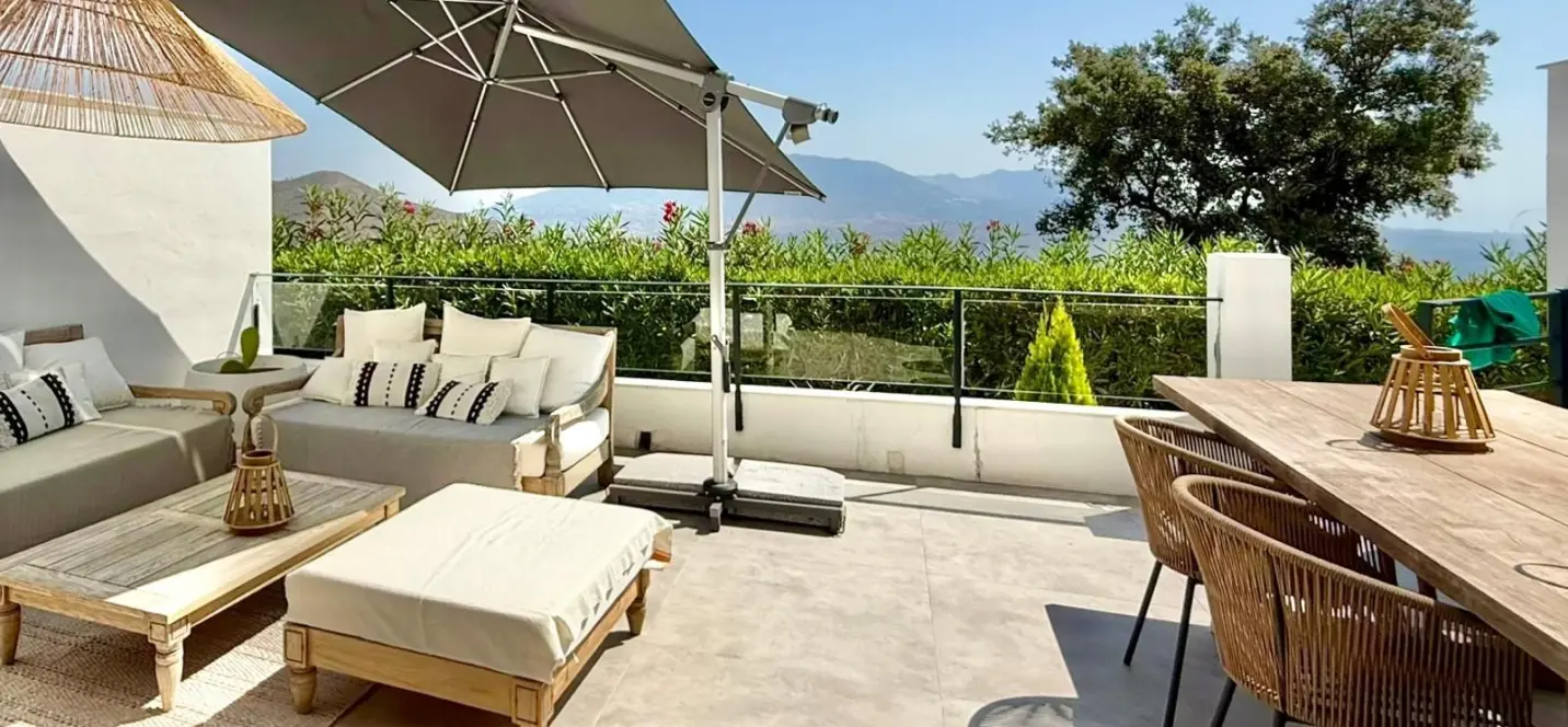 Sale of townhouse in Elviria 1