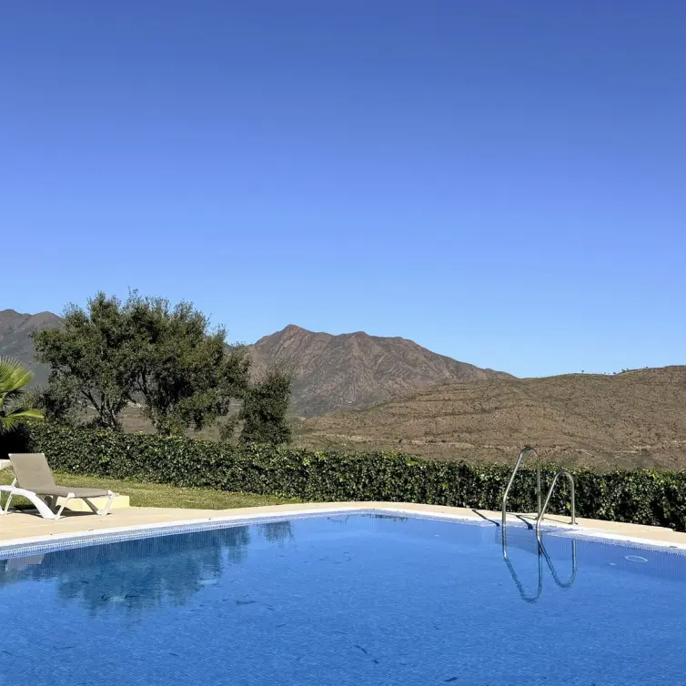 Sale of townhouse in Elviria
