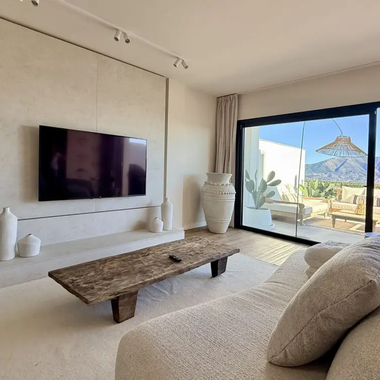 Sale of townhouse in Elviria