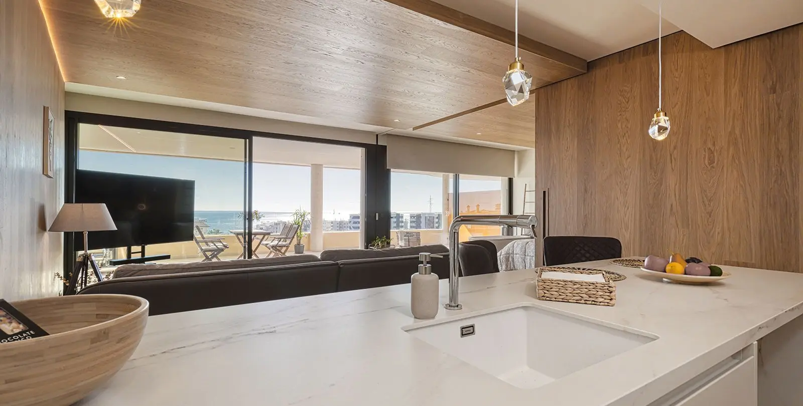 Venta de apartamento en planta media en Higueron 7