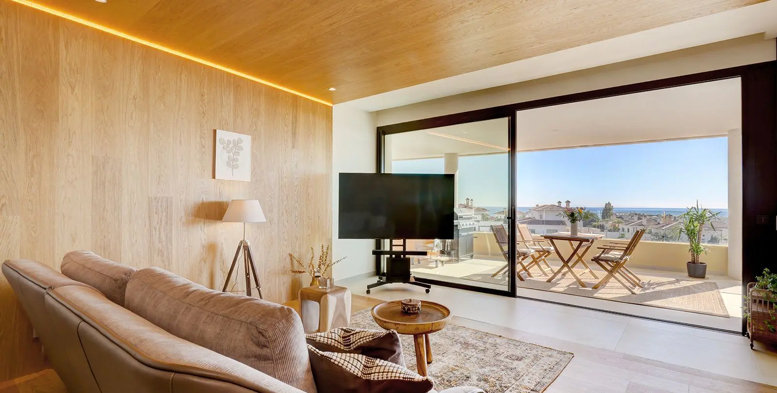 Venta de apartamento en planta media en Higueron 9