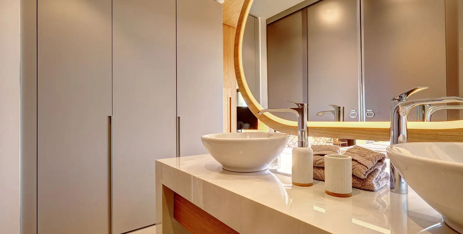 Venta de apartamento en planta media en Higueron 11