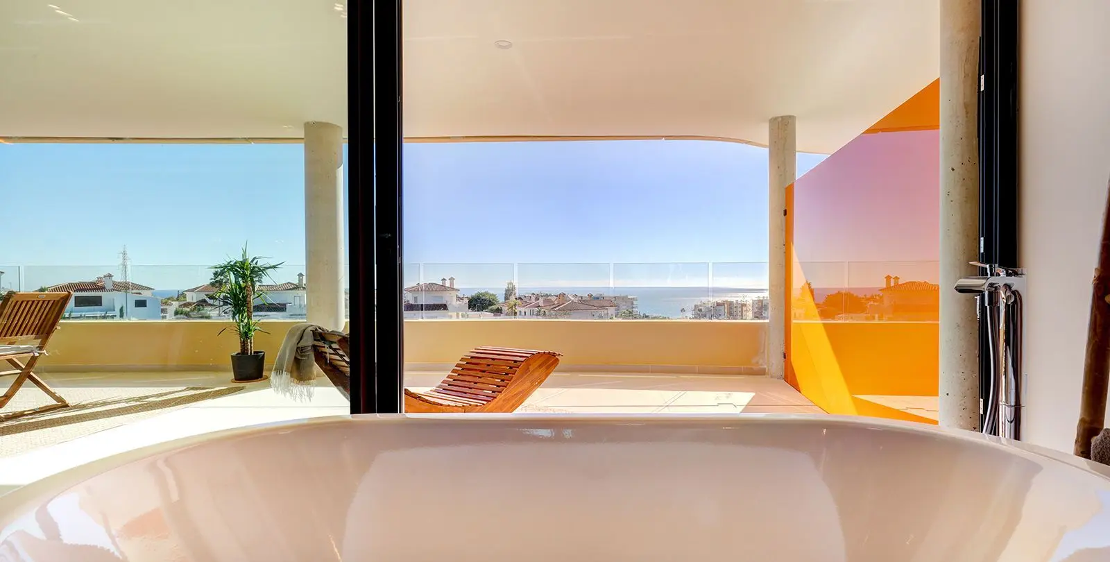 Venta de apartamento en planta media en Higueron 12