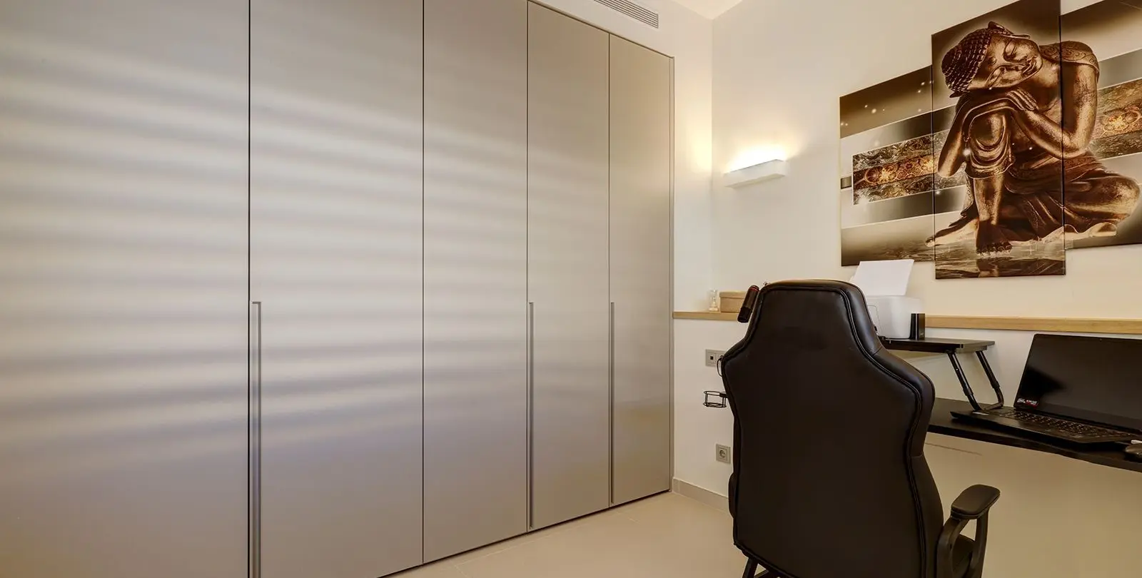 Venta de apartamento en planta media en Higueron 13
