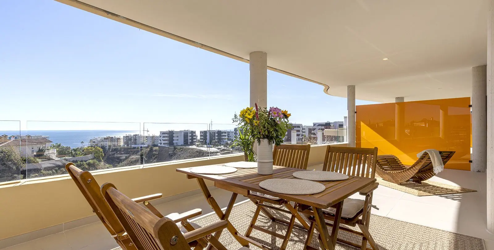 Venta de apartamento en planta media en Higueron 17