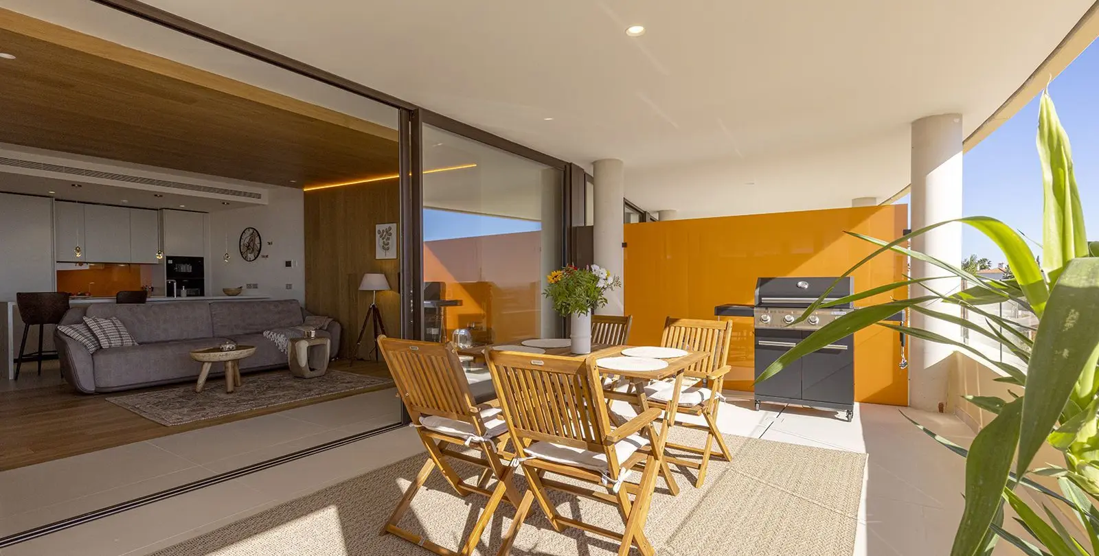 Venta de apartamento en planta media en Higueron 18