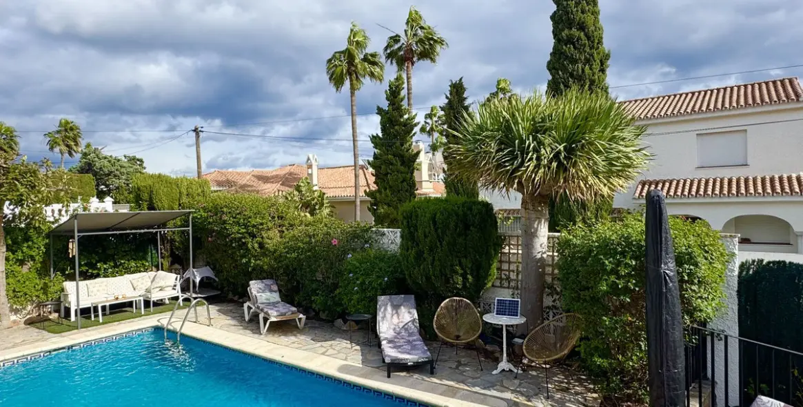 Sale of detached villa in La Duquesa 1