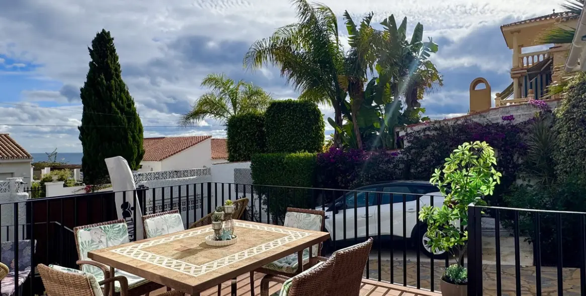 Sale of detached villa in La Duquesa 6