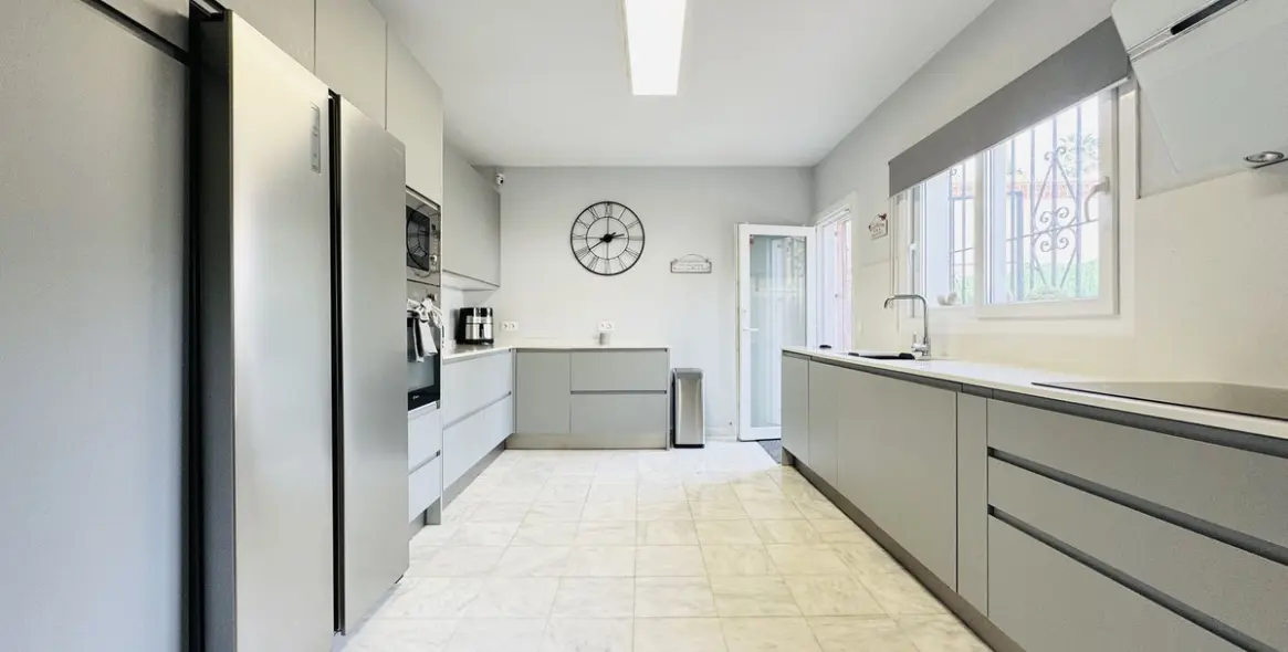Sale of detached villa in La Duquesa 7