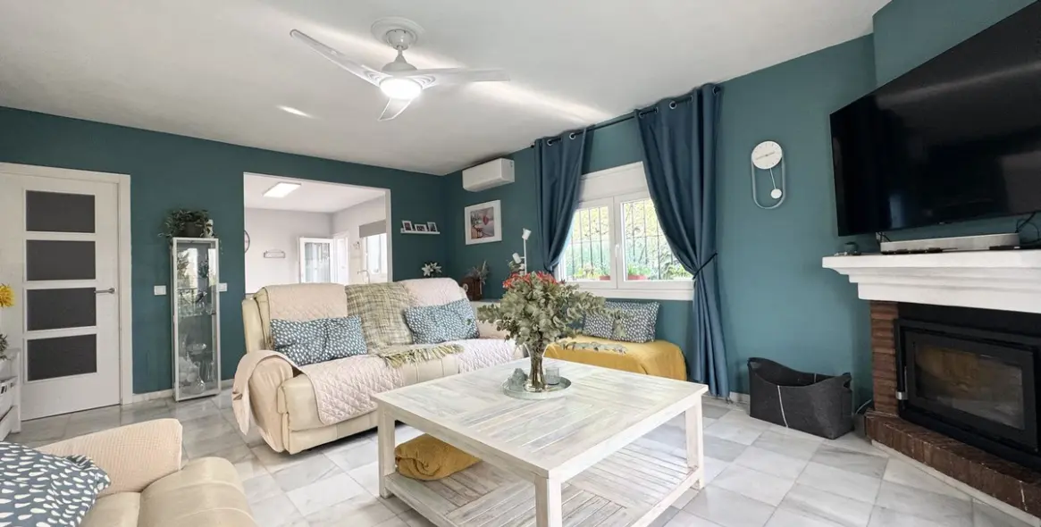 Sale of detached villa in La Duquesa 10