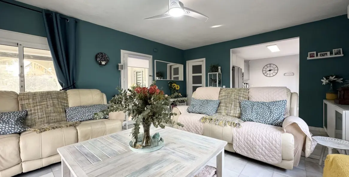 Sale of detached villa in La Duquesa 11