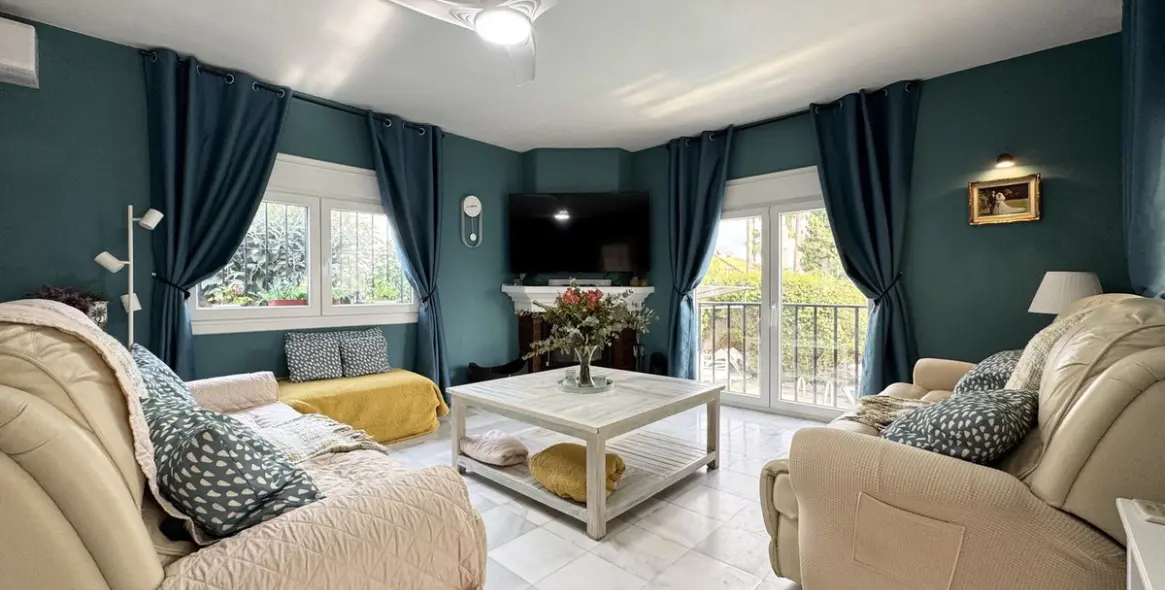 Sale of detached villa in La Duquesa 12