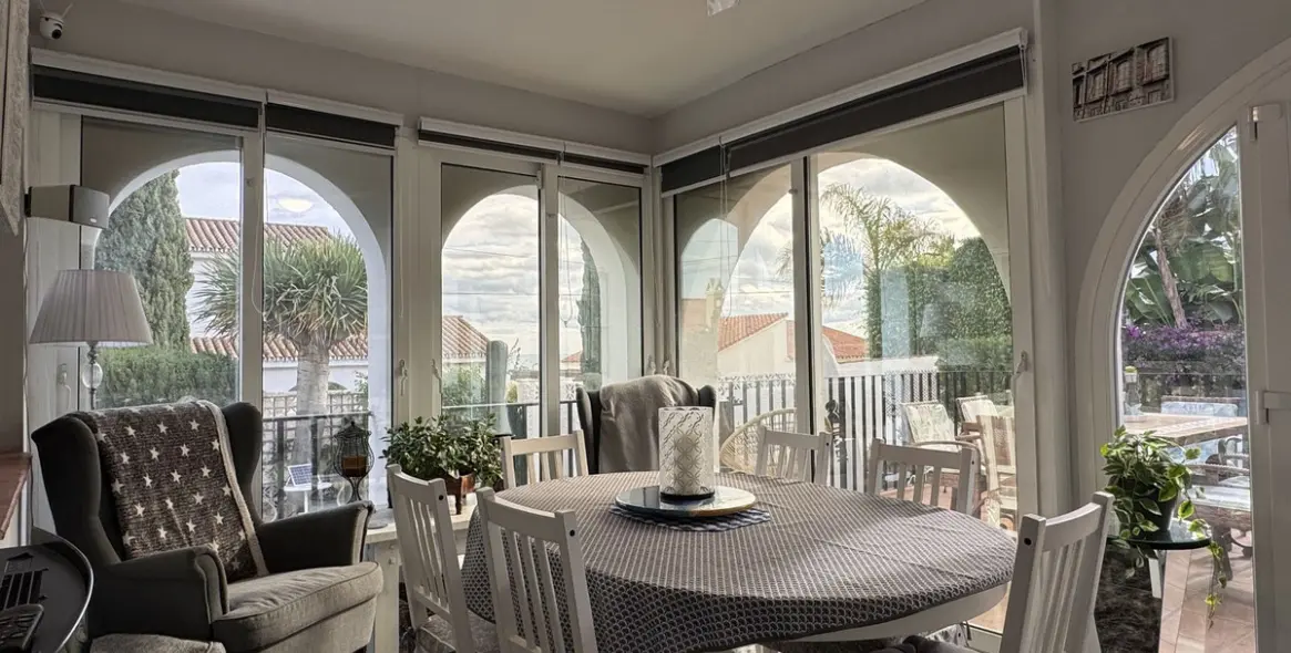 Sale of detached villa in La Duquesa 14