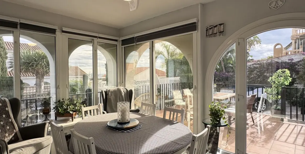 Sale of detached villa in La Duquesa 15