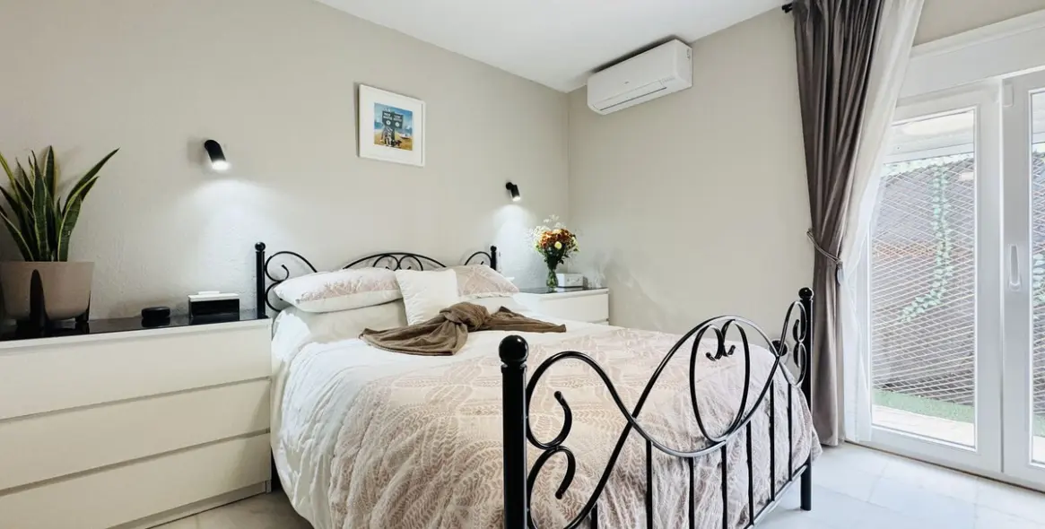 Sale of detached villa in La Duquesa 16