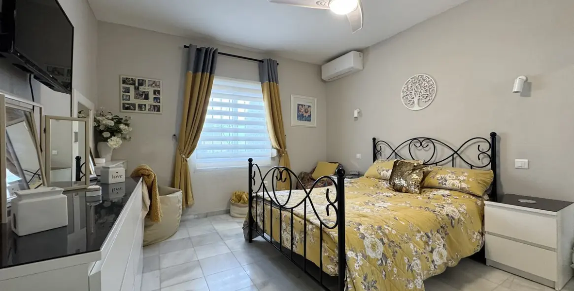 Sale of detached villa in La Duquesa 21