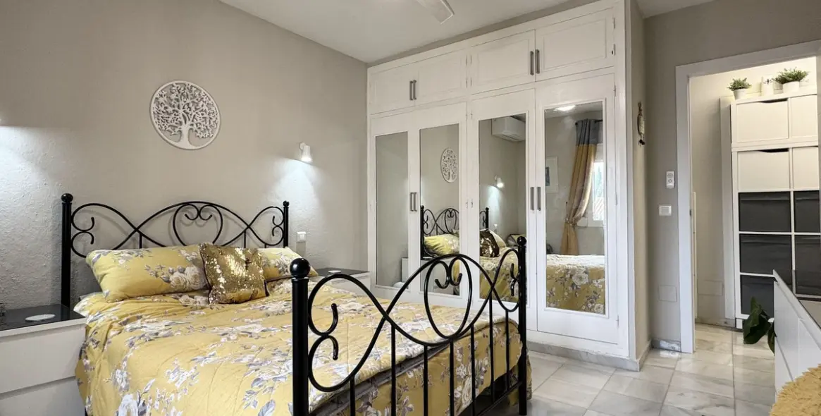 Sale of detached villa in La Duquesa 22