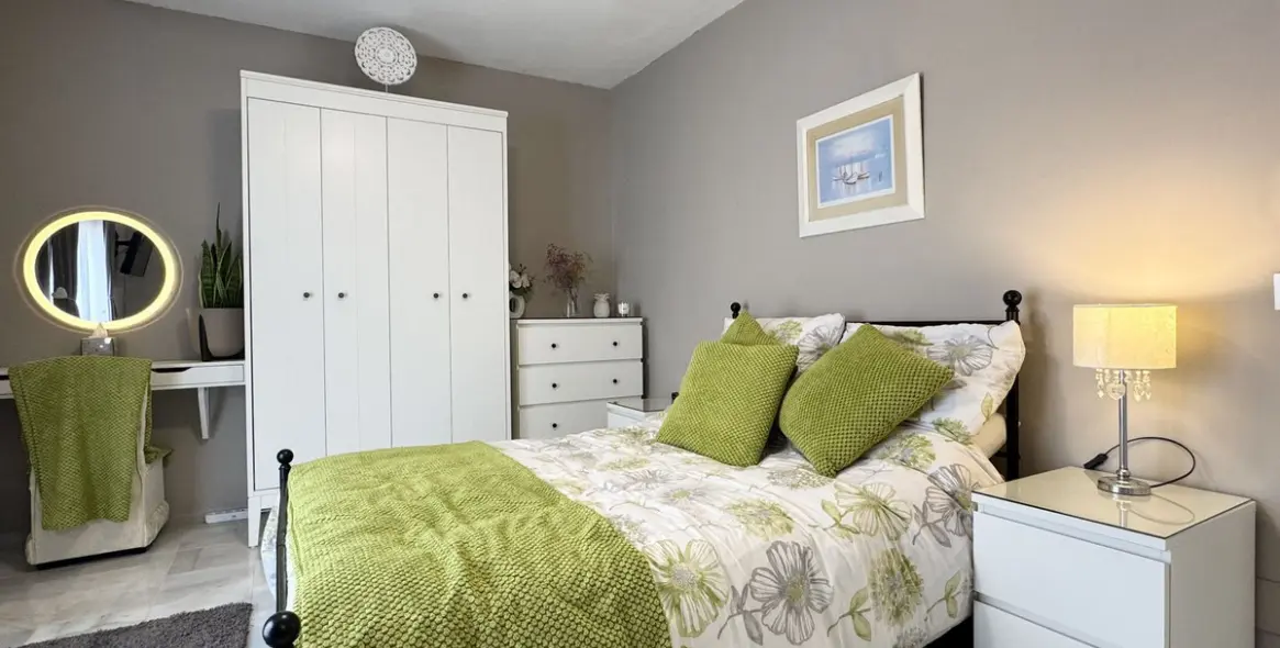 Sale of detached villa in La Duquesa 24