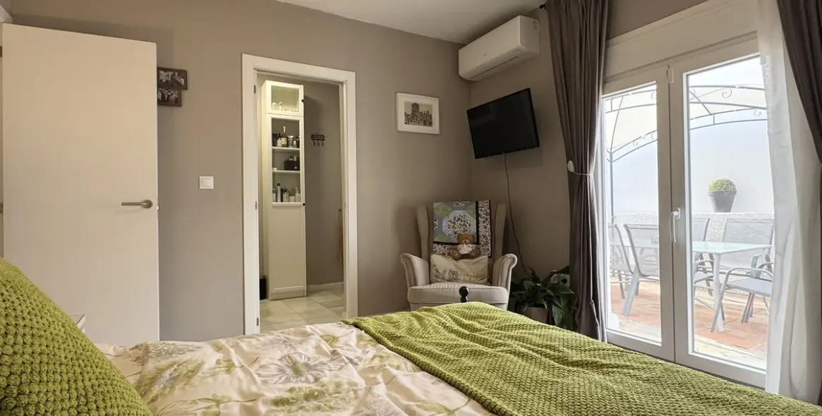 Sale of detached villa in La Duquesa 26