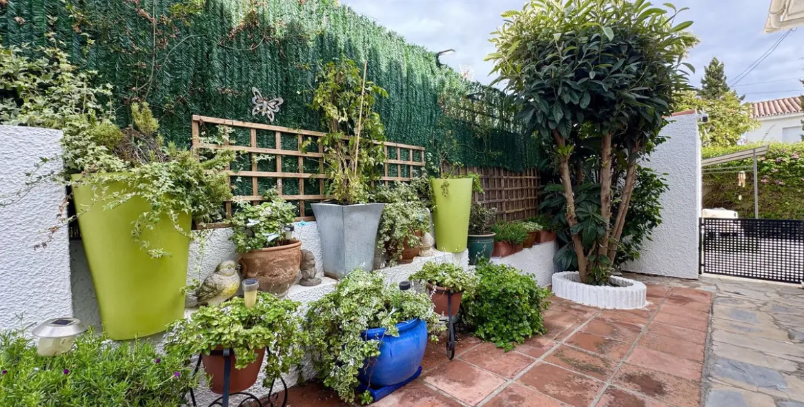 Sale of detached villa in La Duquesa 32