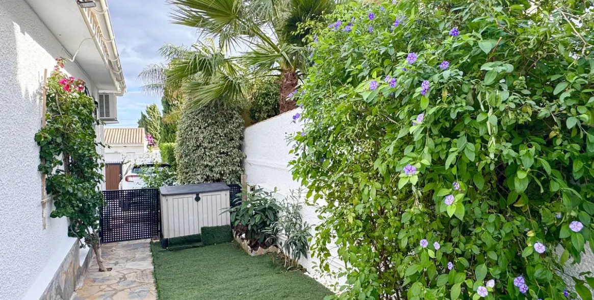 Sale of detached villa in La Duquesa 33