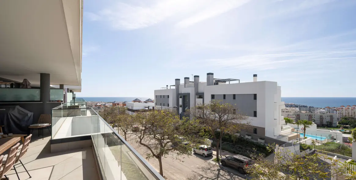 Sale of middle floor apartment in Estepona (district Estepona) 1