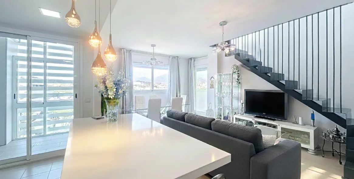 Sale of penthouse in Estepona (district Estepona) 2