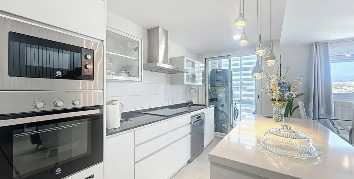 Sale of penthouse in Estepona (district Estepona) 3