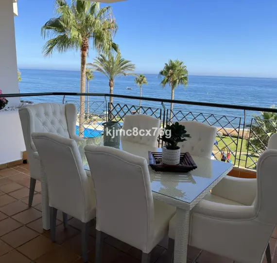 Sale of middle floor apartment in Calahonda