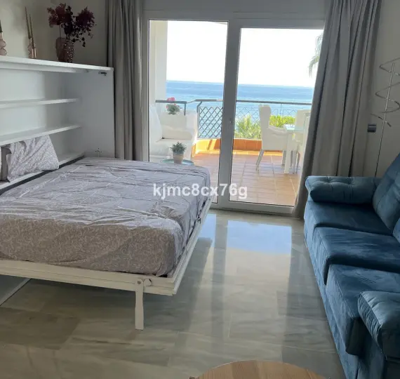 Sale of middle floor apartment in Calahonda