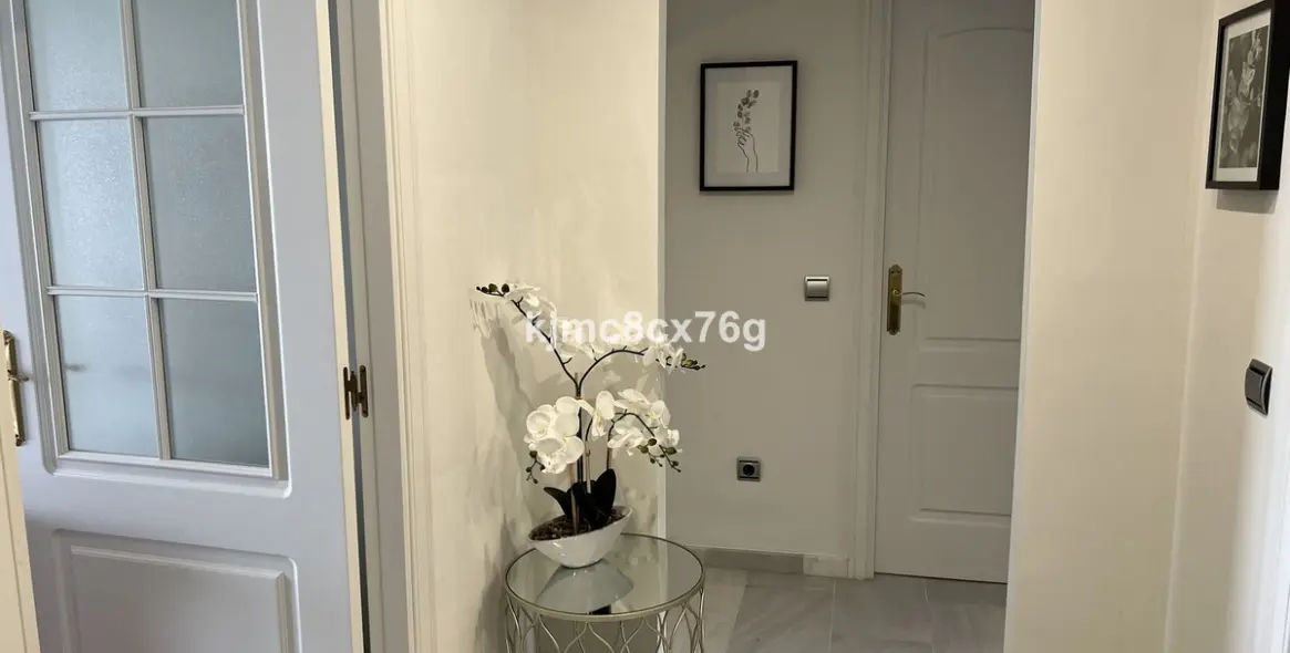 Продажа апартаментов на среднем этаже в Calahonda 9