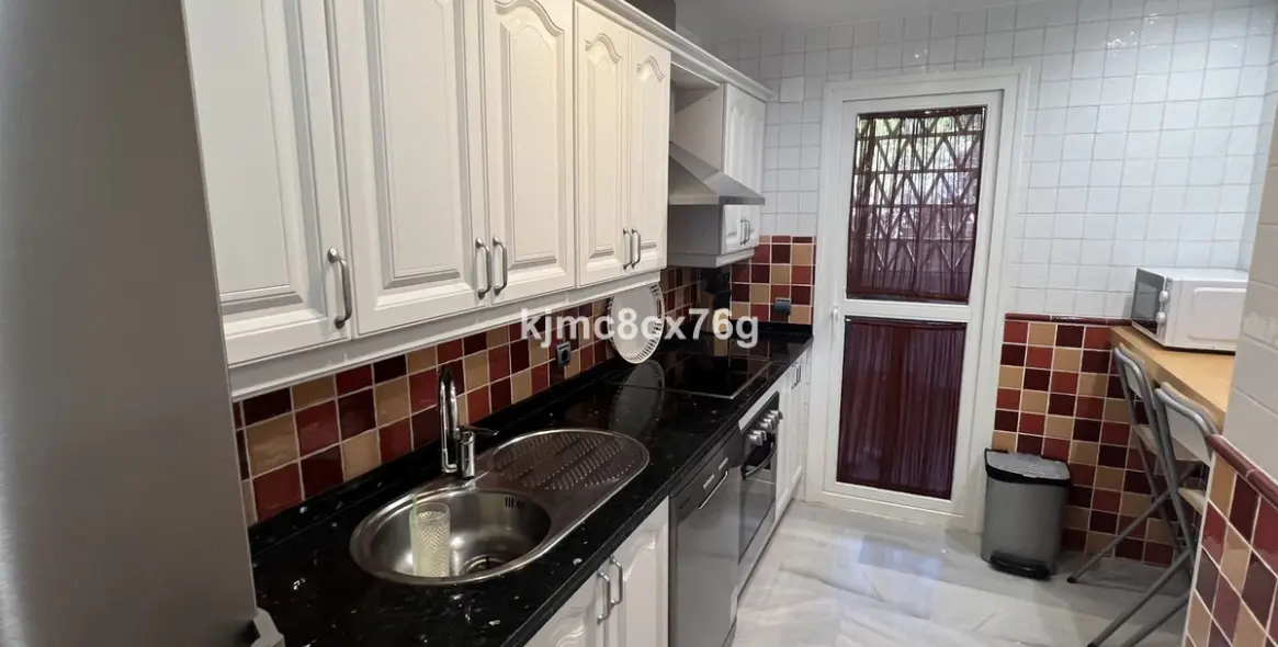 Продажа апартаментов на среднем этаже в Calahonda 10