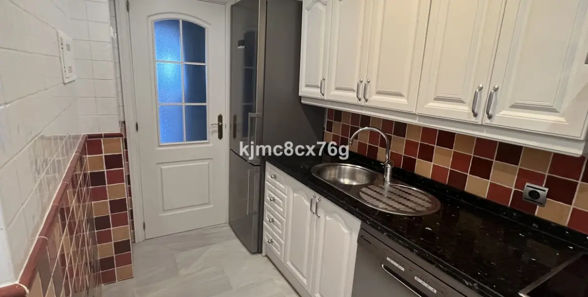 Продажа апартаментов на среднем этаже в Calahonda 12