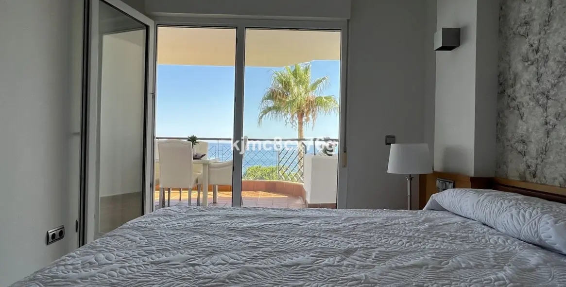 Продажа апартаментов на среднем этаже в Calahonda 14