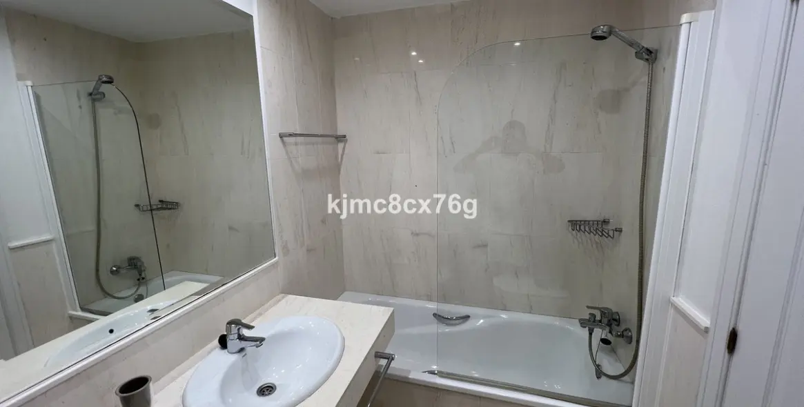 Продажа апартаментов на среднем этаже в Calahonda 17