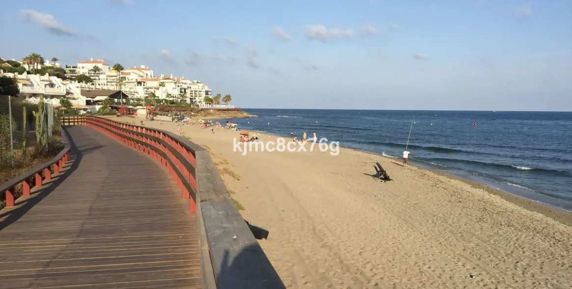 Продажа апартаментов на среднем этаже в Calahonda 26