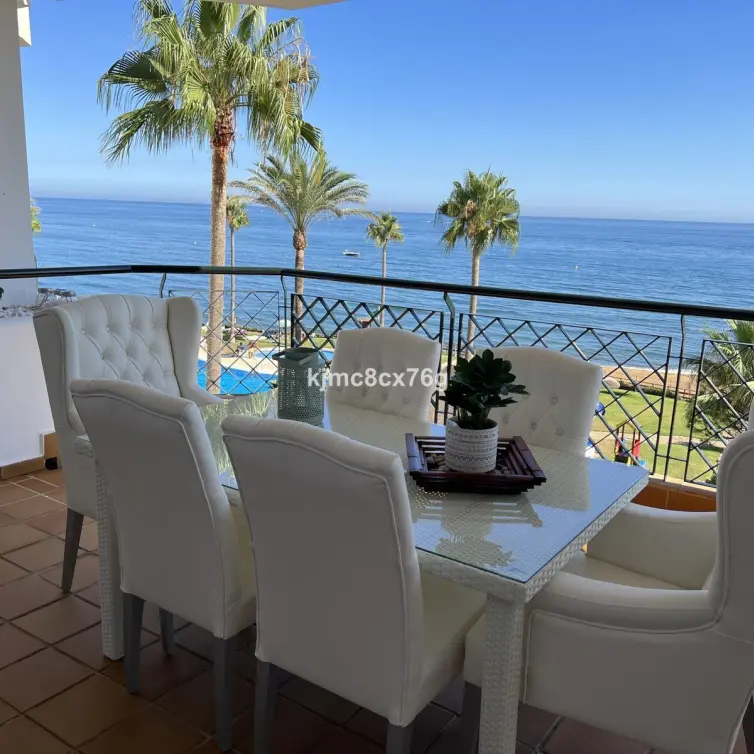 Sale of middle floor apartment in Calahonda